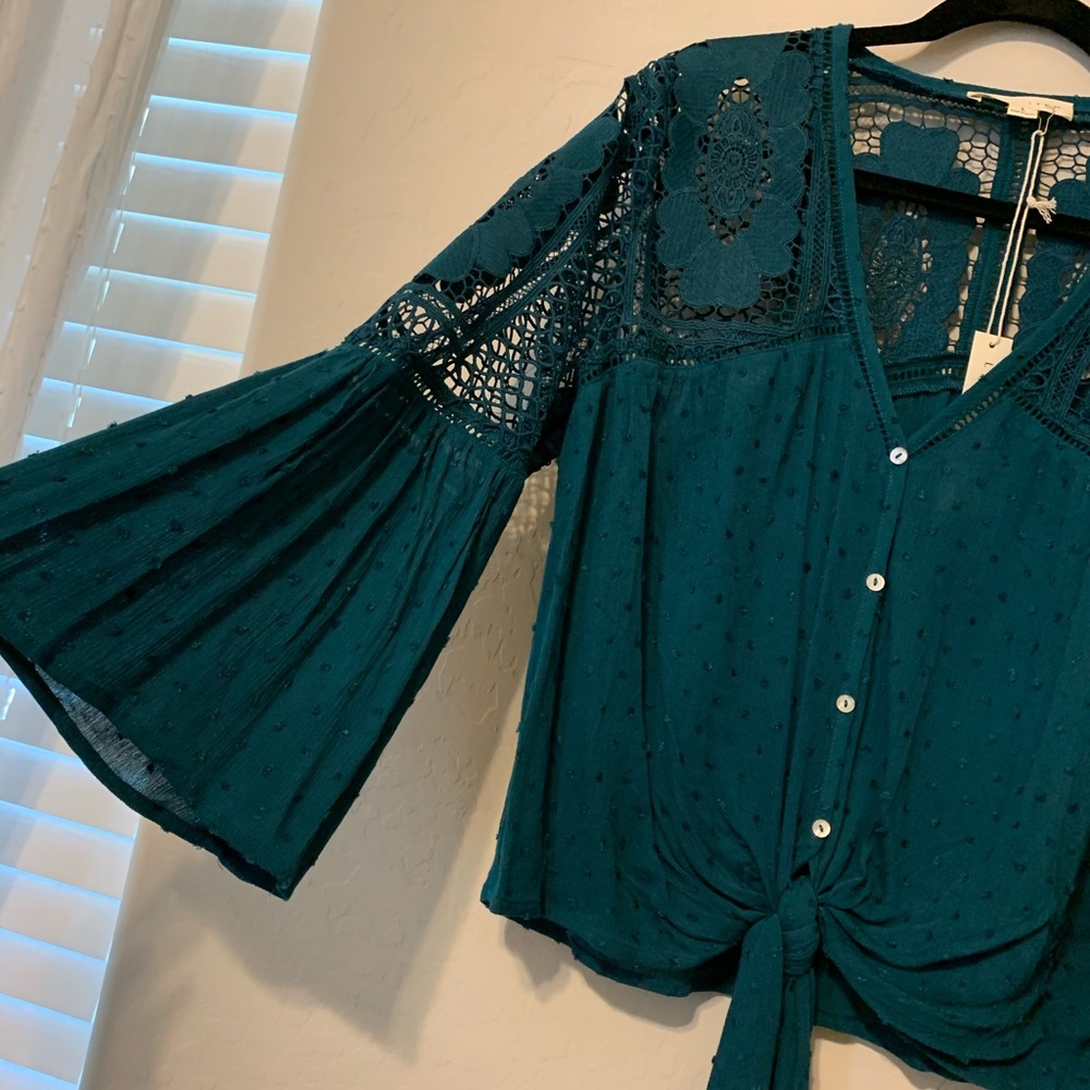 Tie Front 3/4 Sleeve V-Neck Button Crochet Top